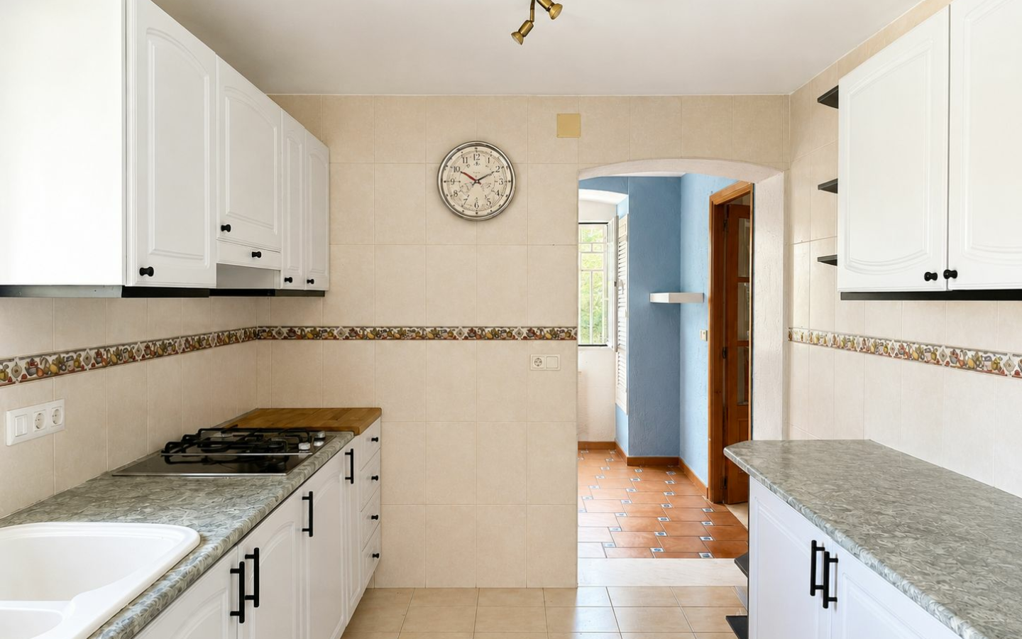 4-bedroom Villa In Spain (260 M²)
