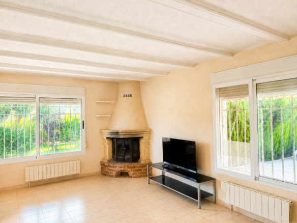 4-bedroom Villa In Spain (260 M²)