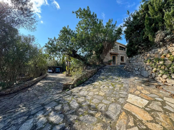 4-bedroom Finca In Bunyola, Spain (179 M²)