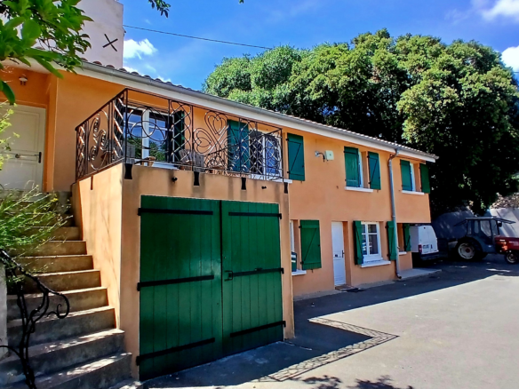 4-bedroom House In Roquebrun, France (137 M²)