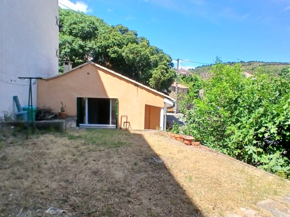 4-bedroom House In Roquebrun, France (137 M²)