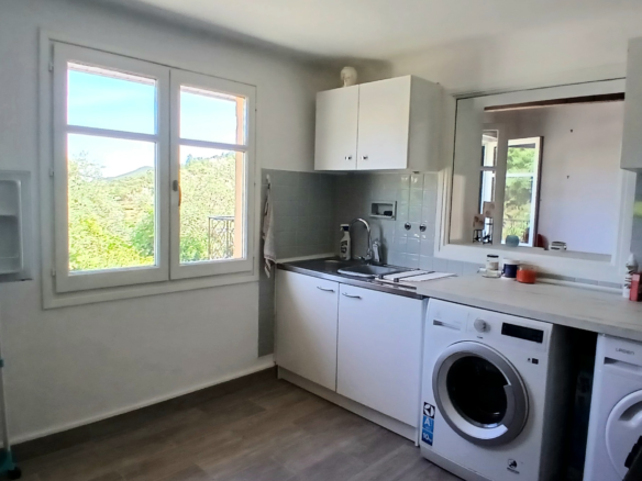 4-bedroom House In Roquebrun, France (137 M²)
