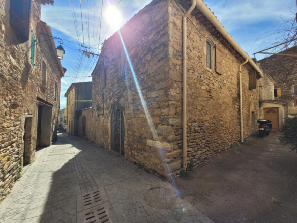 3-bedroom House In Faugeres, France (177 M²)