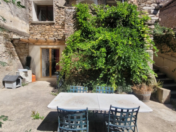 3-bedroom House In Faugeres, France (177 M²)