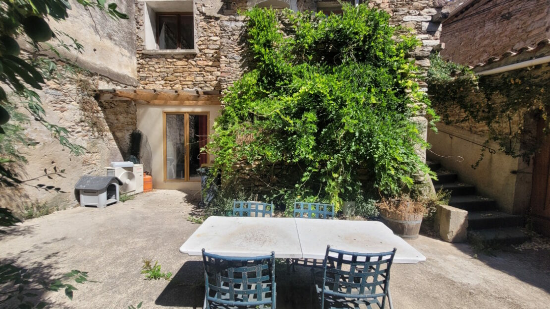 3-bedroom House In Faugeres, France (177 M²)