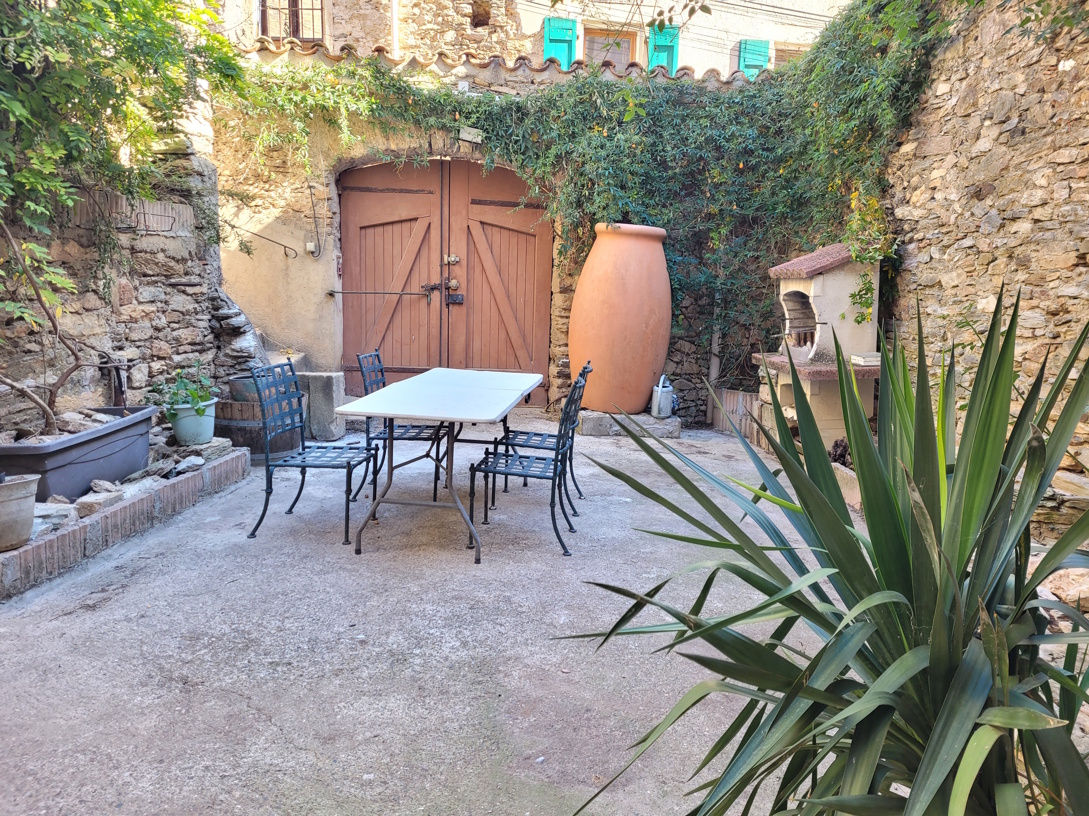 3-bedroom House In Faugeres, France (177 M²)