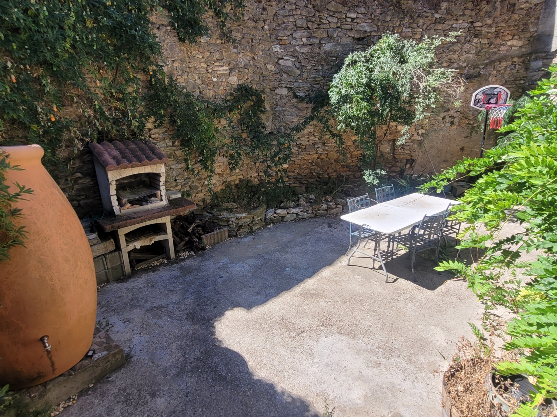 3-bedroom House In Faugeres, France (177 M²)