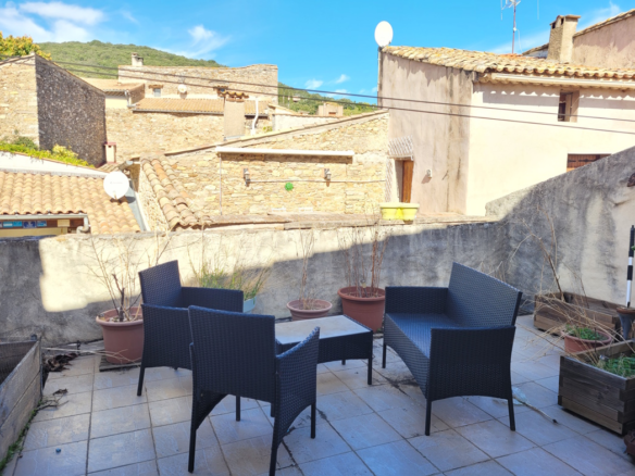 3-bedroom House In Faugeres, France (177 M²)