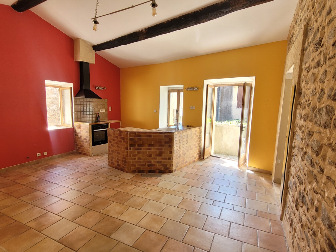 3-bedroom House In Faugeres, France (177 M²)