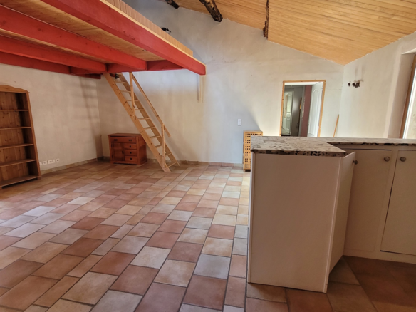 3-bedroom House In Faugeres, France (177 M²)