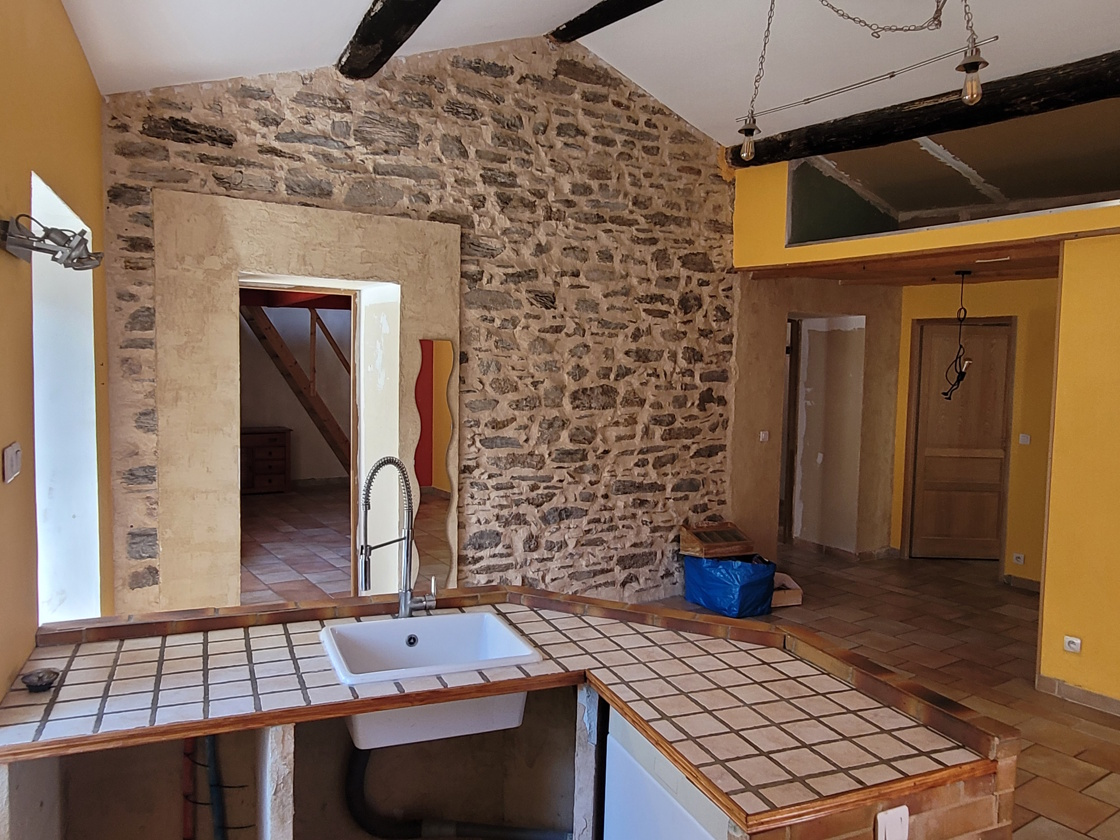 3-bedroom House In Faugeres, France (177 M²)