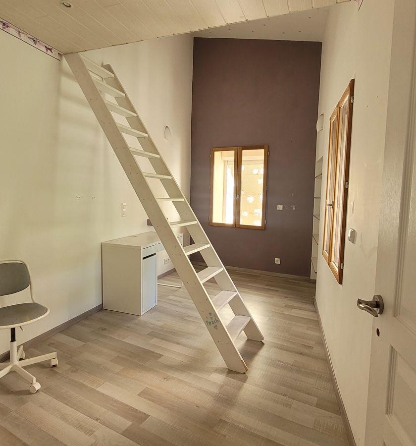 3-bedroom House In Faugeres, France (177 M²)