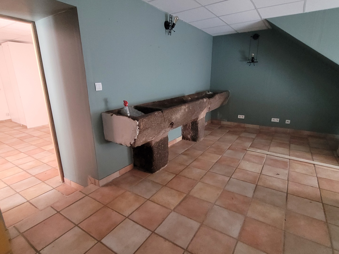 3-bedroom House In Faugeres, France (177 M²)