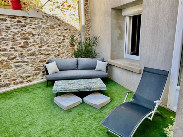 4-bedroom House In Faugeres, France (165 M²)