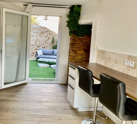 4-bedroom House In Faugeres, France (165 M²)