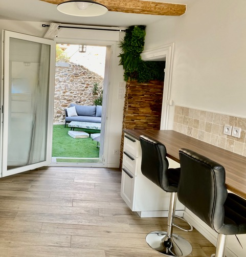4-bedroom House In Faugeres, France (165 M²)