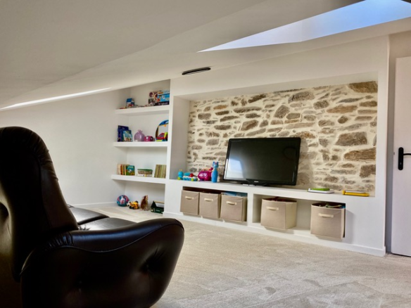 4-bedroom House In Faugeres, France (165 M²)