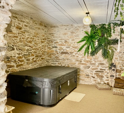 4-bedroom House In Faugeres, France (165 M²)