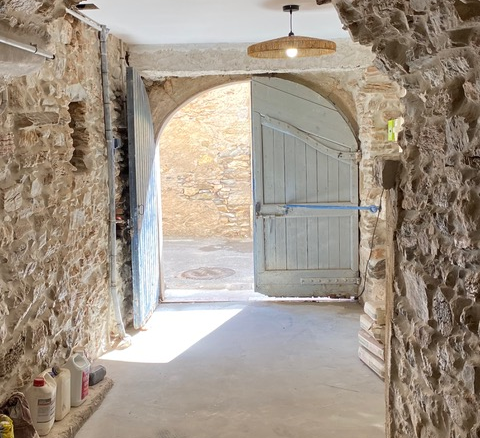 4-bedroom House In Faugeres, France (165 M²)