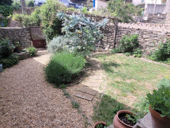 4-bedroom House In Roujan, France (160 M²)