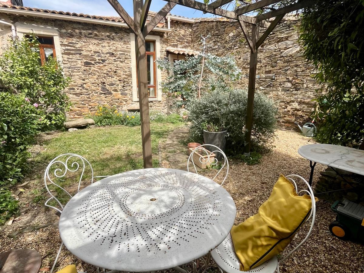 4-bedroom House In Roujan, France (160 M²)