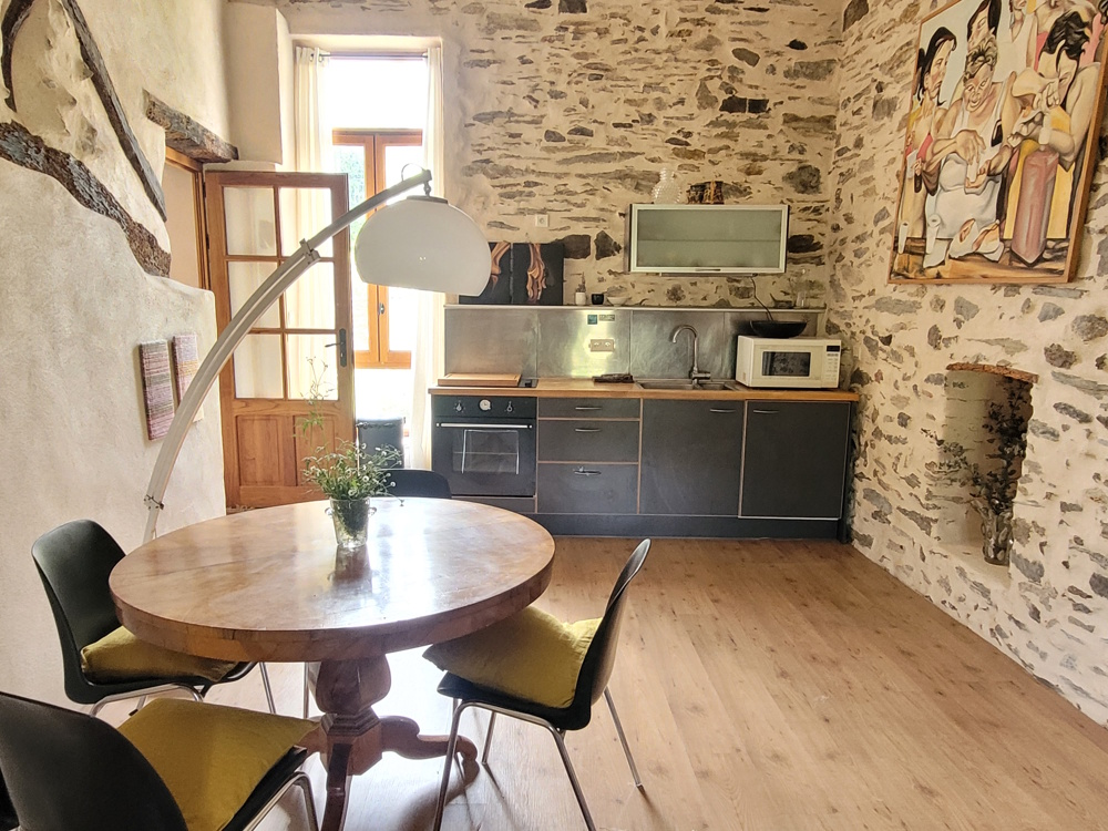 4-bedroom House In Roujan, France (160 M²)