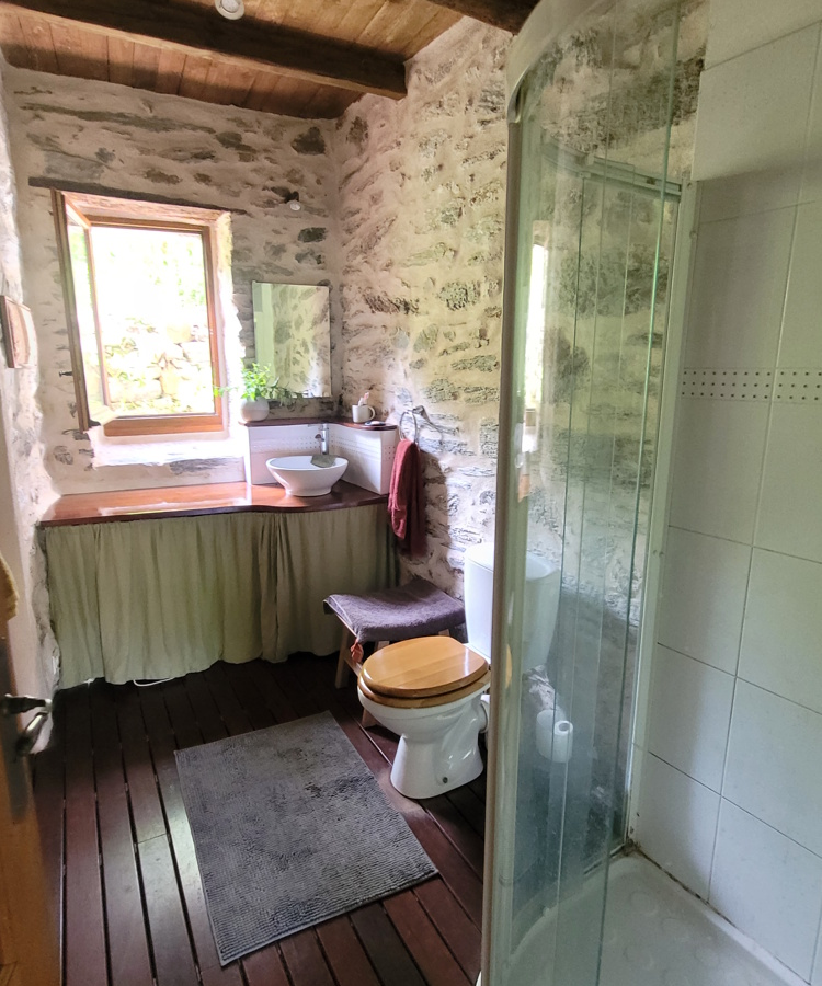 4-bedroom House In Roujan, France (160 M²)