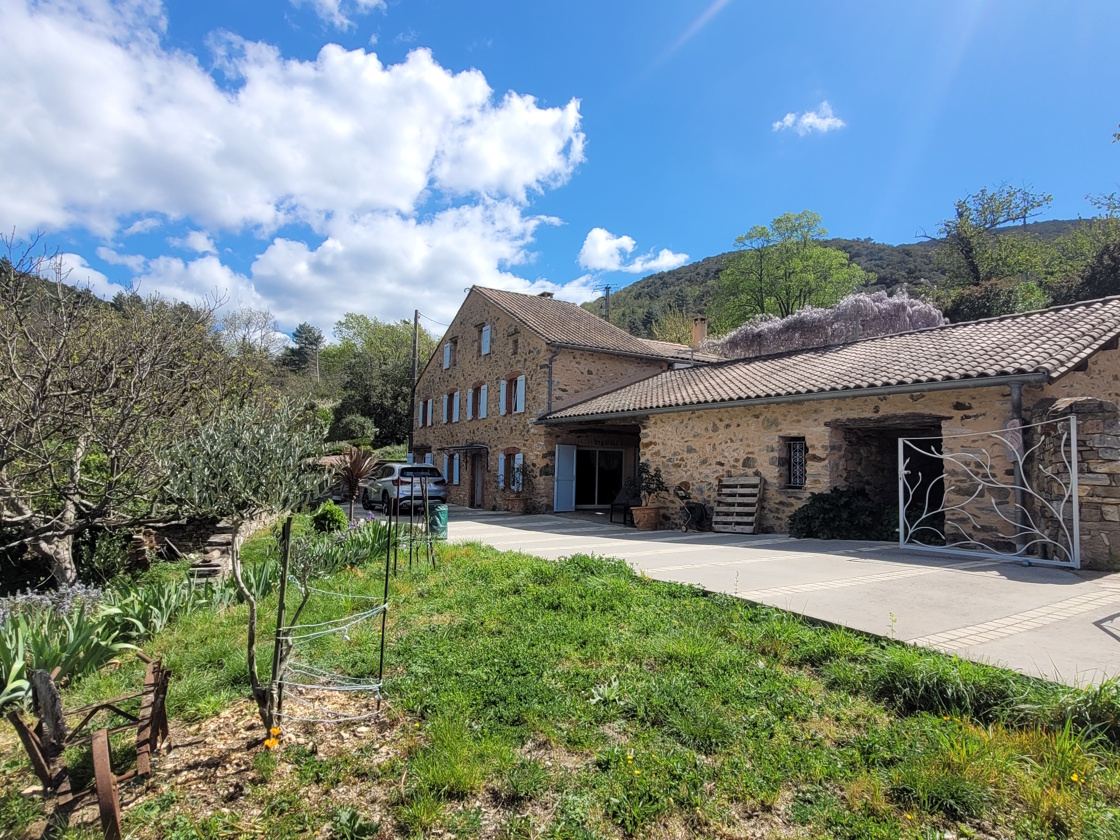 5-bedroom House In Olargues, France (168 M²)