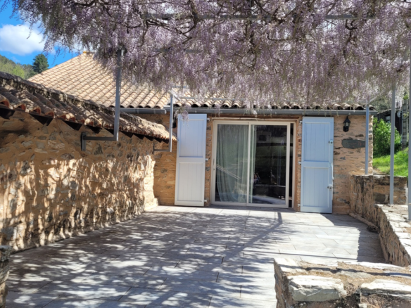5-bedroom House In Olargues, France (168 M²)