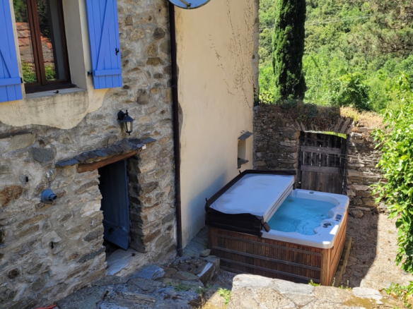 5-bedroom Detached House In Olargues, France (145 M²)
