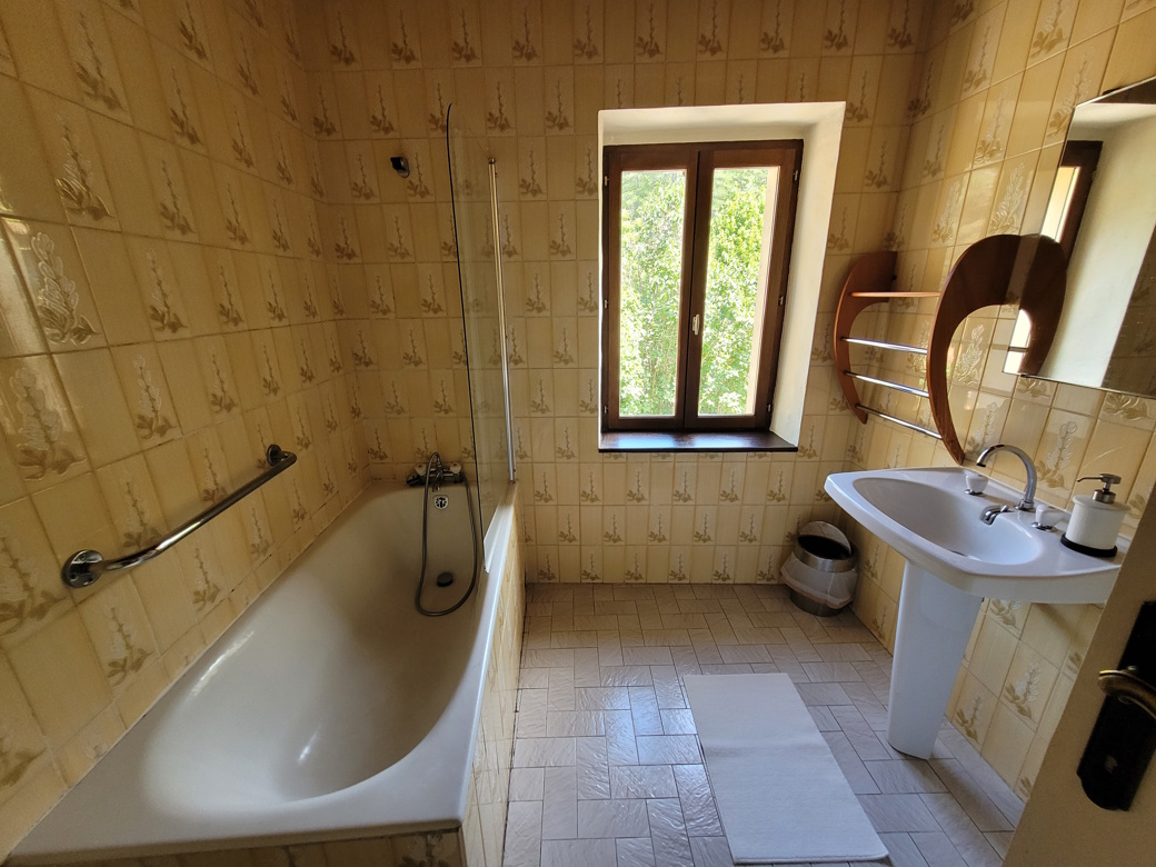 5-bedroom Detached House In Olargues, France (145 M²)