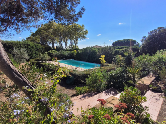 6-bedroom Detached House In Roujan, France (370 M²)