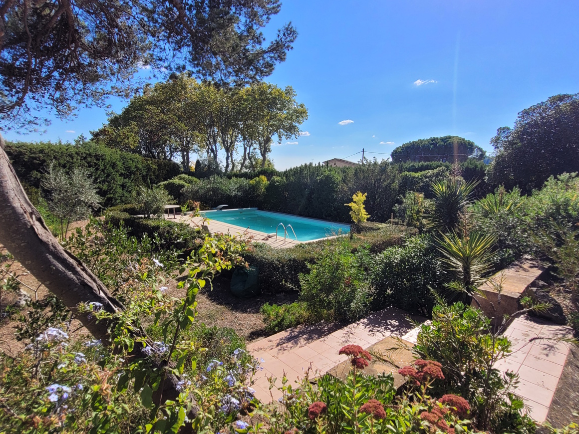 6-bedroom Detached House In Roujan, France (370 M²)