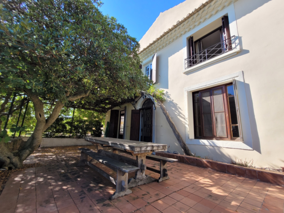 6-bedroom Detached House In Roujan, France (370 M²)
