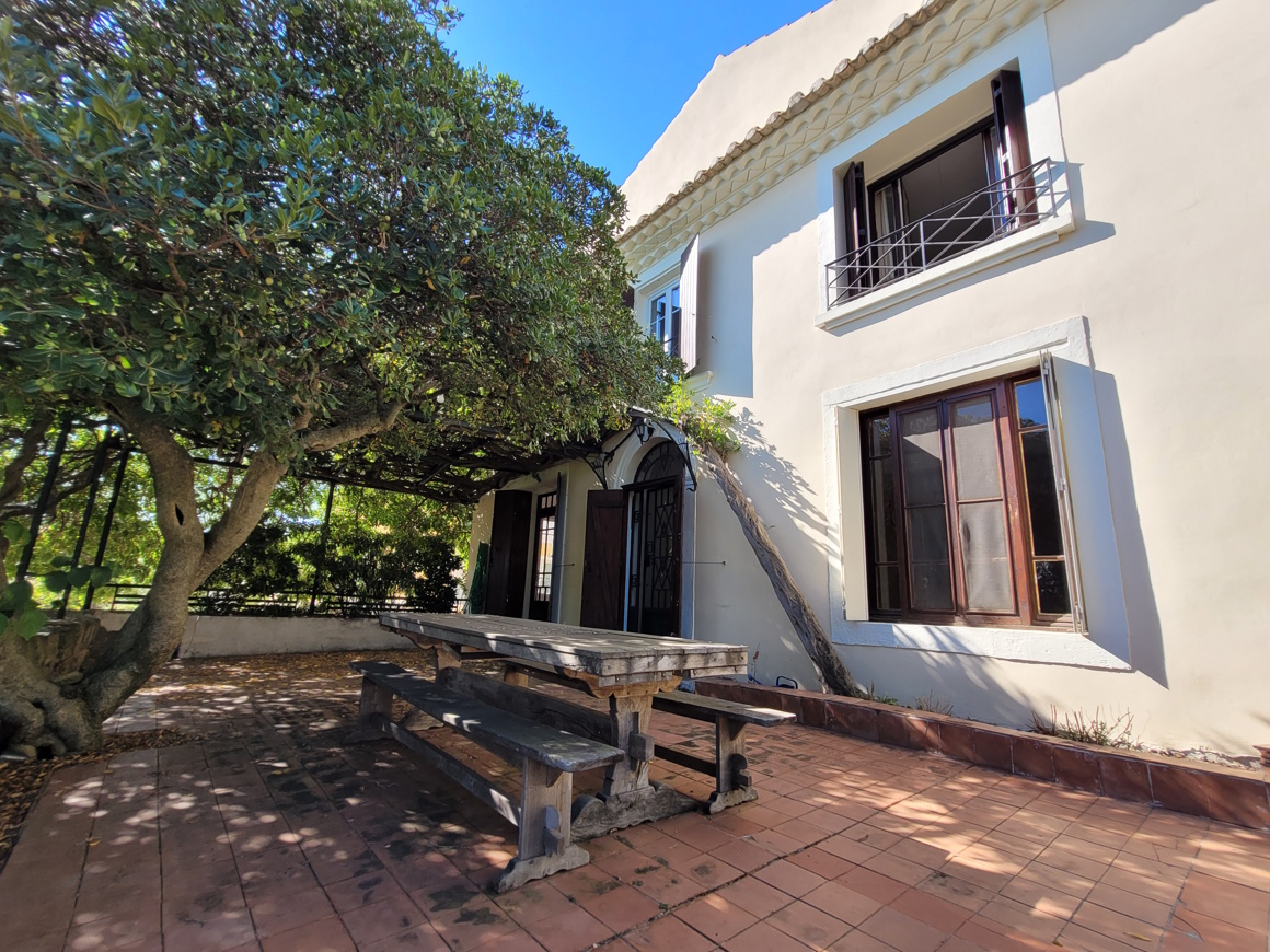 6-bedroom Detached House In Roujan, France (370 M²)