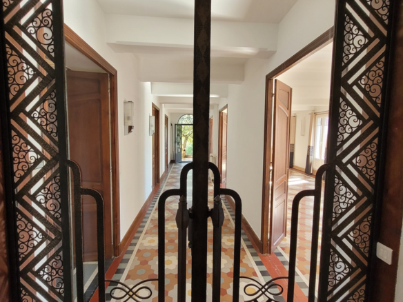 6-bedroom Detached House In Roujan, France (370 M²)