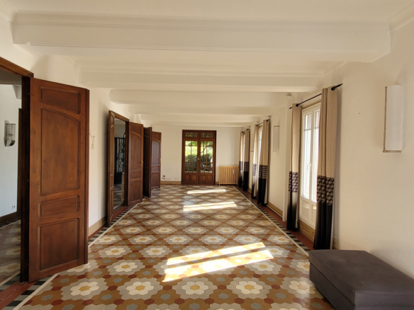 6-bedroom Detached House In Roujan, France (370 M²)