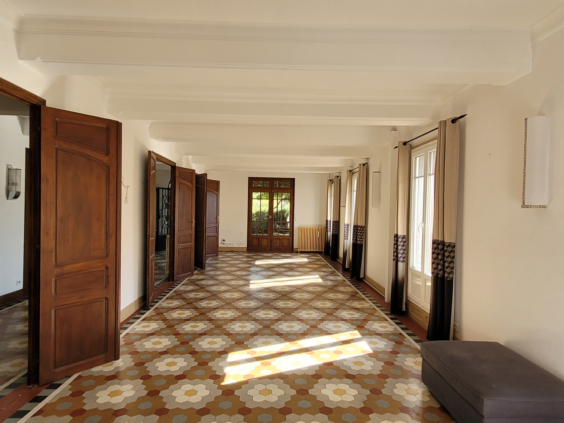 6-bedroom Detached House In Roujan, France (370 M²)