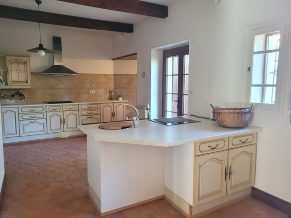 6-bedroom Detached House In Roujan, France (370 M²)