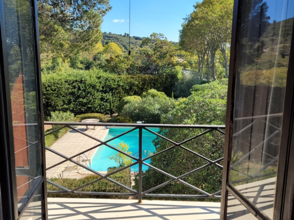 6-bedroom Detached House In Roujan, France (370 M²)