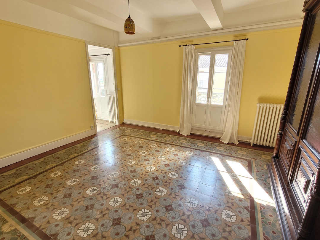 6-bedroom Detached House In Roujan, France (370 M²)