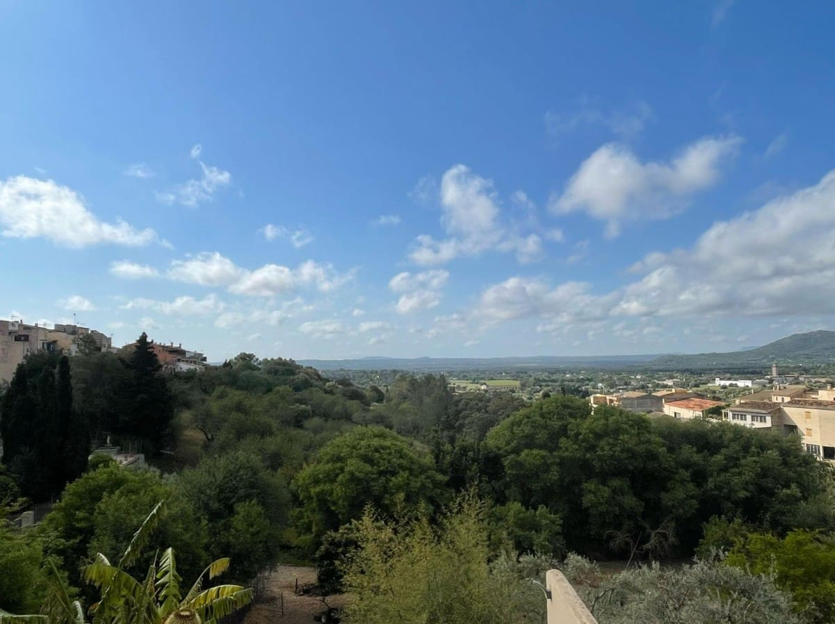 4-bedroom Village House In Campanet, Spain (198 M²)