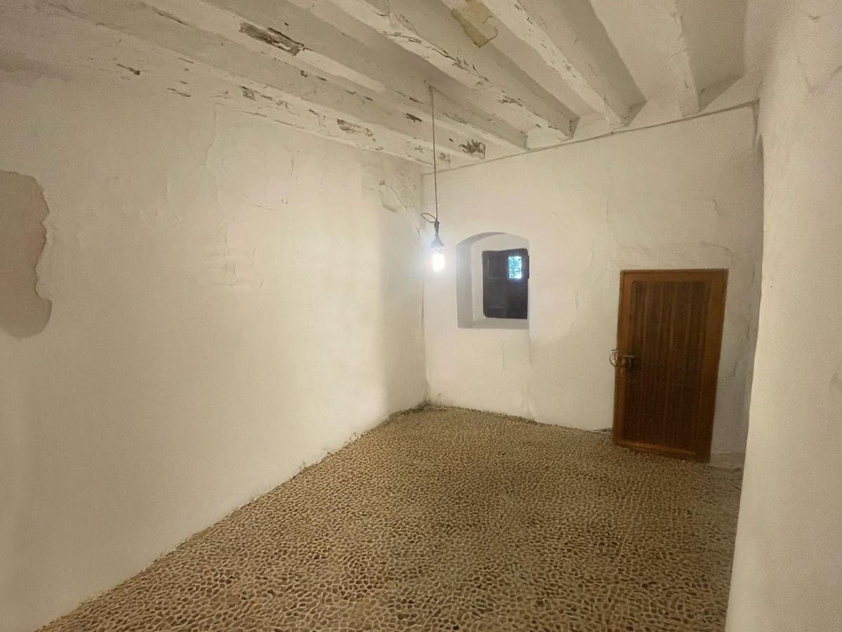 4-bedroom Village House In Campanet, Spain (198 M²)