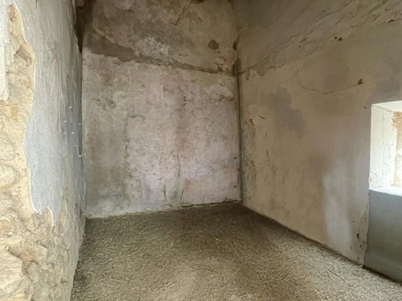 4-bedroom Village House In Campanet, Spain (198 M²)