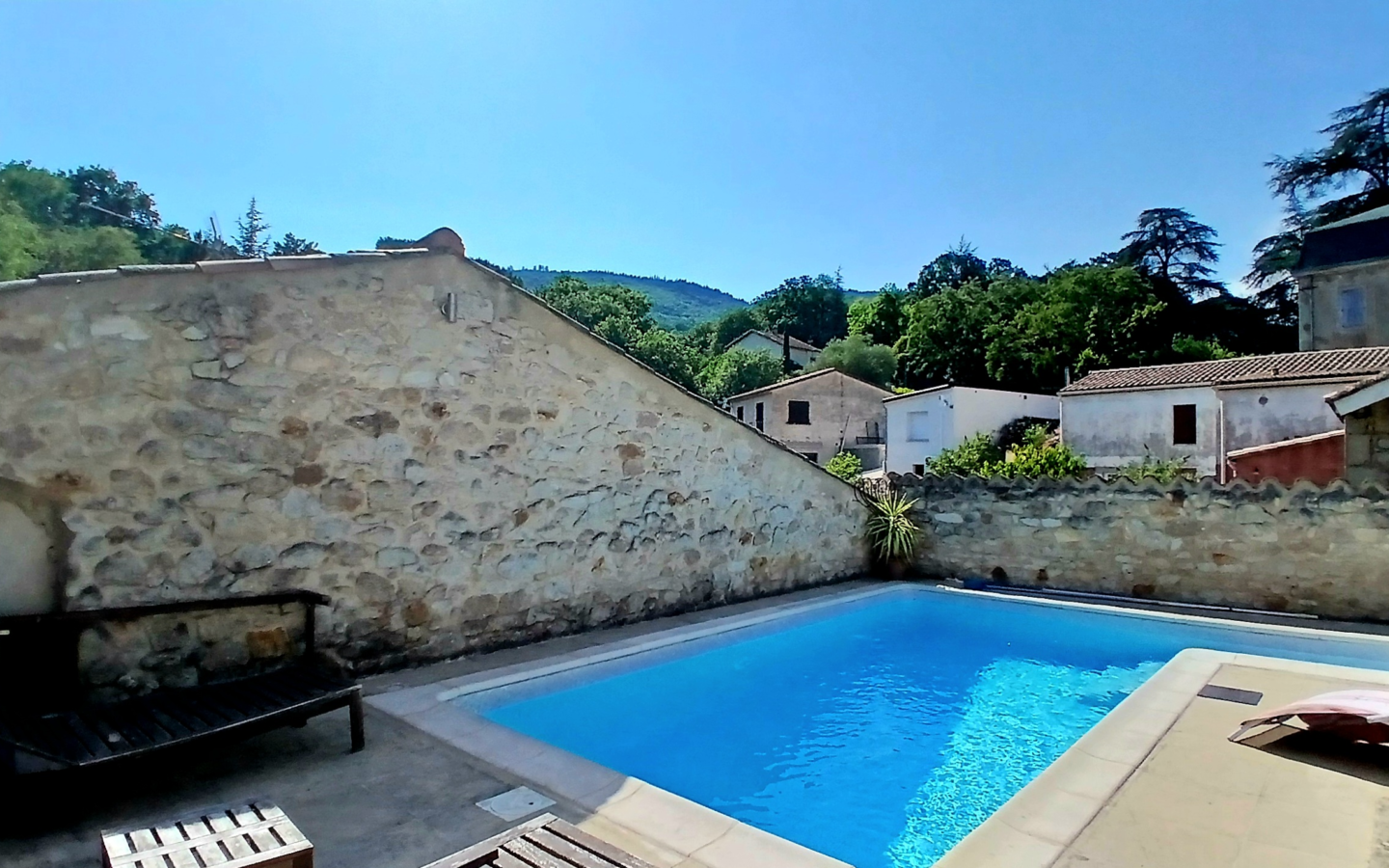7-bedroom Detached House In Lamalou Les Bains, France (261 M²)