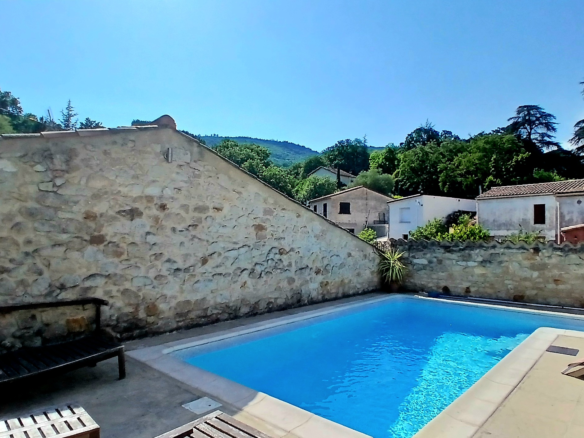 7-bedroom Detached House In Lamalou Les Bains, France (261 M²)