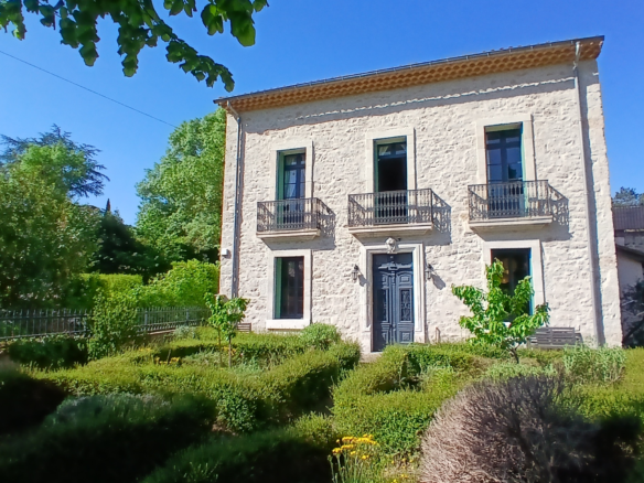 7-bedroom Detached House In Lamalou Les Bains, France (261 M²)