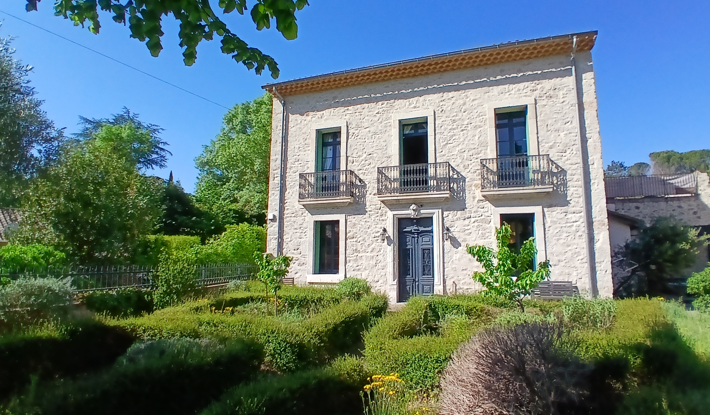 7-bedroom Detached House In Lamalou Les Bains, France (261 M²)