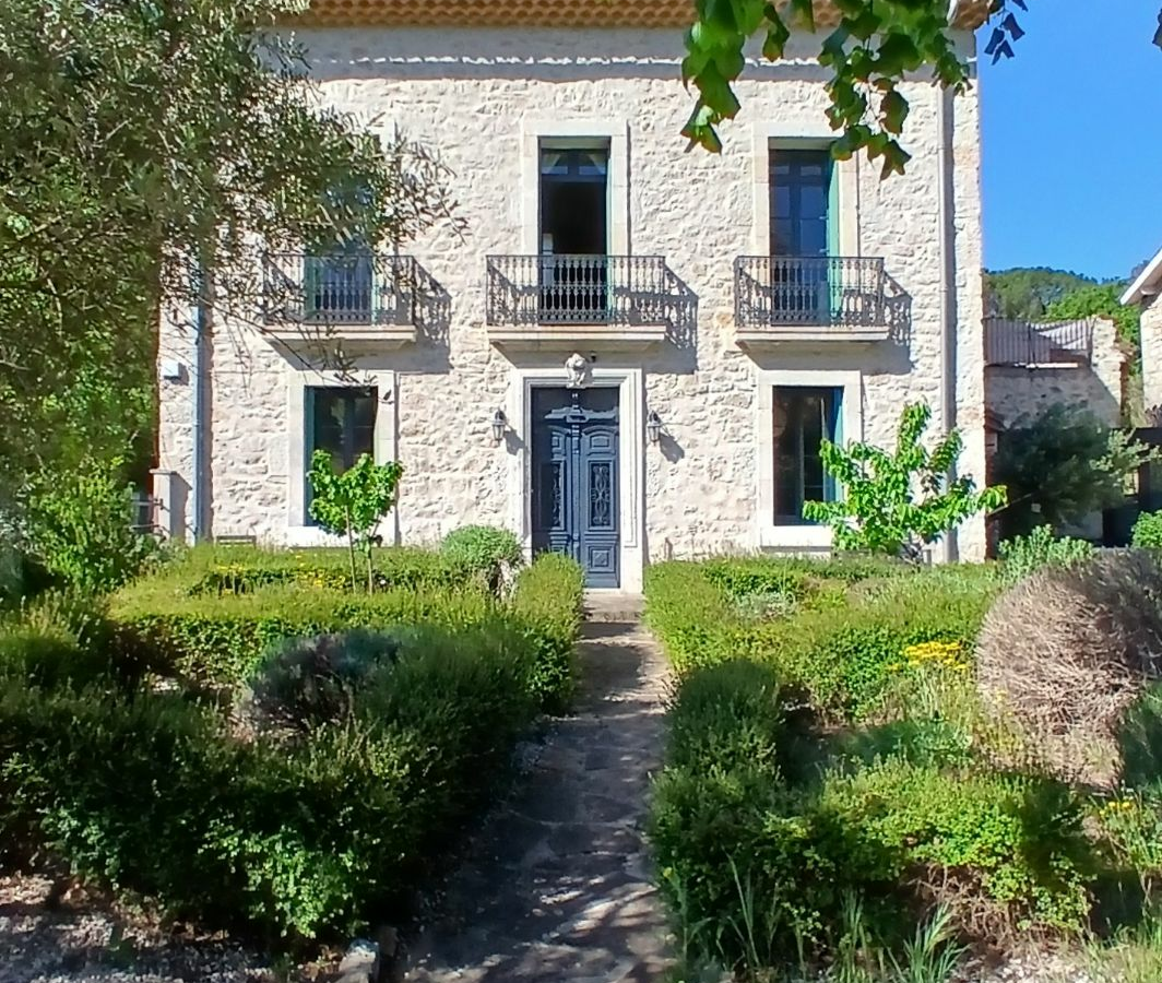 7-bedroom Detached House In Lamalou Les Bains, France (261 M²)