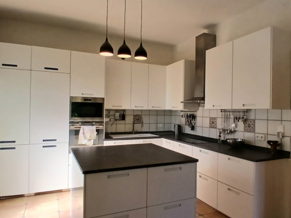 7-bedroom Detached House In Lamalou Les Bains, France (261 M²)